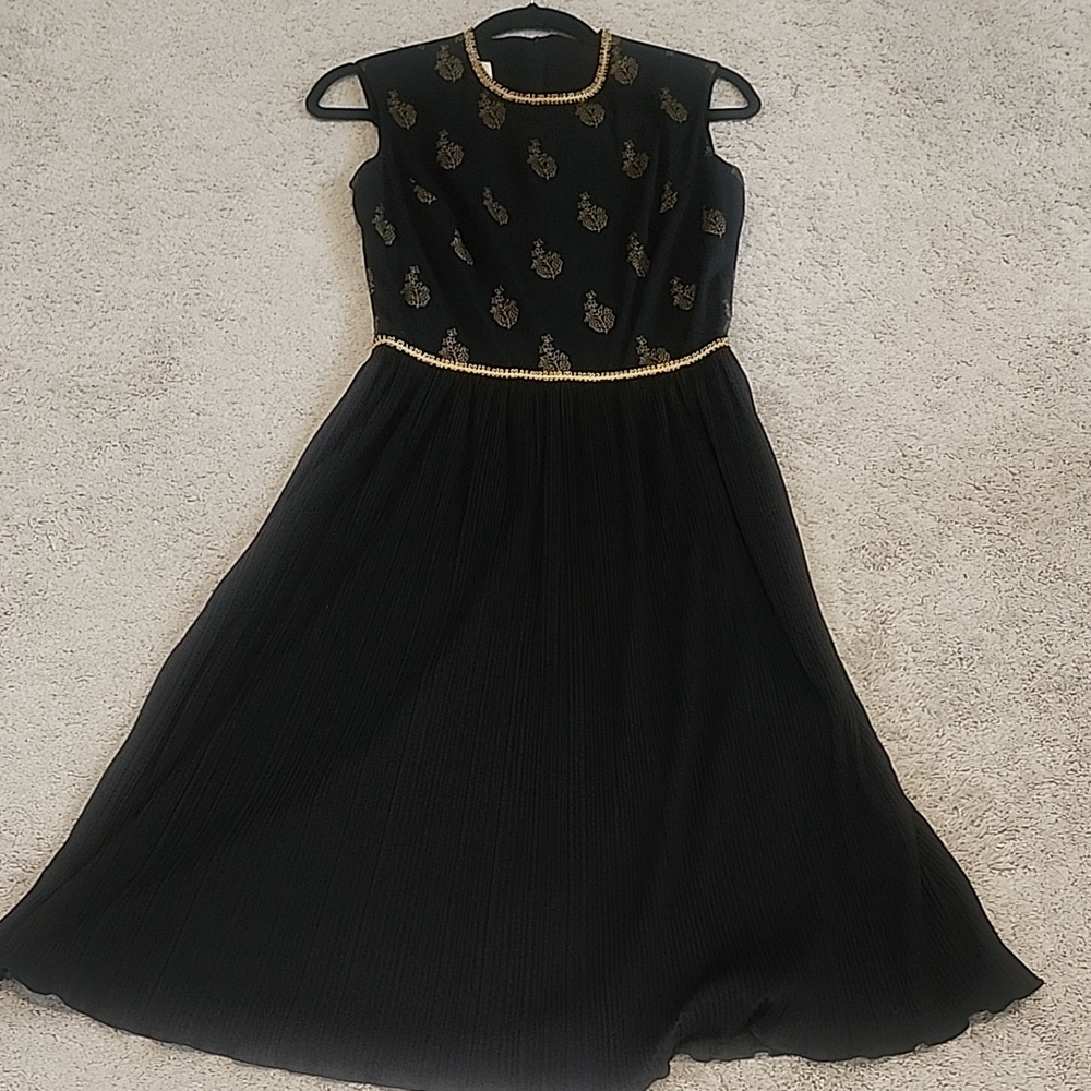 Vintage Alfred Shaheen Black & Gold Dress accordion-pleated skirt